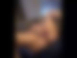 Honestlyfux's Live Sex Cam Show