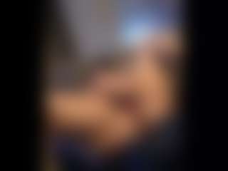 Honestlyfux's Live Sex Cam Show