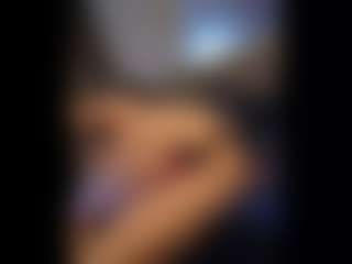 Honestlyfux's Live Sex Cam Show