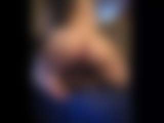 Honestlyfux's Live Sex Cam Show