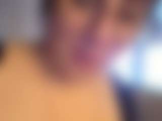 Honestlyfux's Live Sex Cam Show