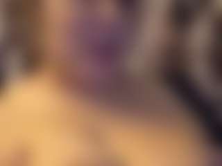 Honestlyfux's Live Sex Cam Show