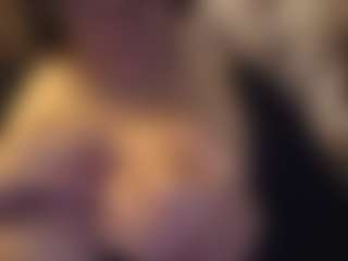 Honestlyfux's Live Sex Cam Show