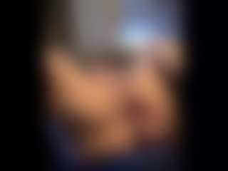 Honestlyfux's Live Sex Cam Show