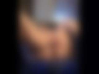 Honestlyfux's Live Sex Cam Show