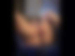 Honestlyfux's Live Sex Cam Show