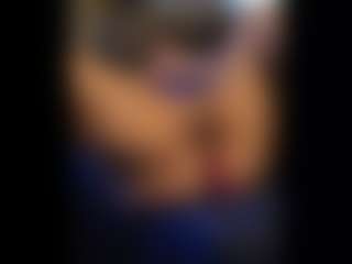 Honestlyfux's Live Sex Cam Show
