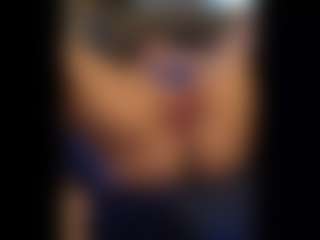 Honestlyfux's Live Sex Cam Show