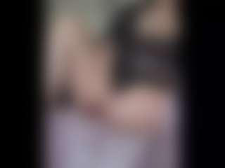 Honestlyfux's Live Sex Cam Show