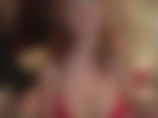 Live cam show with JanieDarling - Curvy MILF on SmokeAndPoke