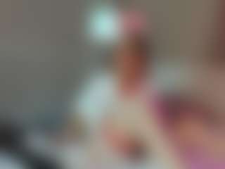 Live cam show with Nikki - Brown Hair on Fapmatic.com