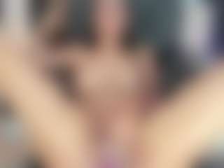 Selene-Diior MILF webcam performer live streaming