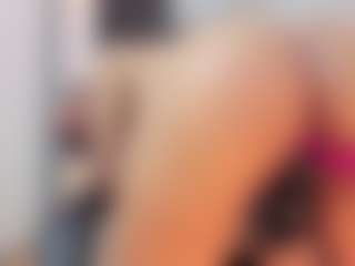 Live cam show with Selene-Diior - Fingers on Camsoda