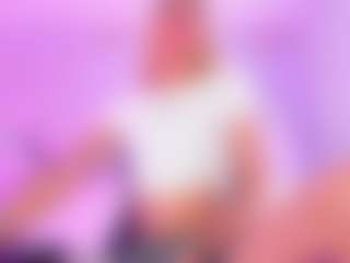 Live cam show with StyleQueen17 - No Smoking on luckytryst.com
