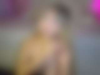 Ariana-romero19