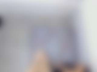 Live cam show with Debora-Dark - Hazel Eyes on Milf Play
