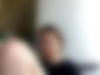 Live cam show with GwendaWanders - Nipple Piercings on StripNow