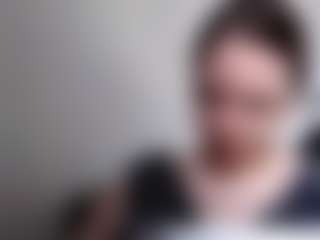 Live cam show with GwendaWanders - Spank Brown Hair on TastyBlacksLive