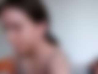 Live cam show with GwendaWanders - Genital Piercings on AdultVida.com