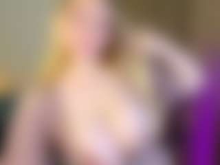 JuliaWatson66's Live Sex Cam Show