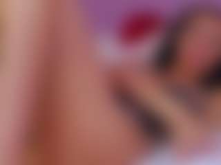 Nadia MILF webcam performer live streaming