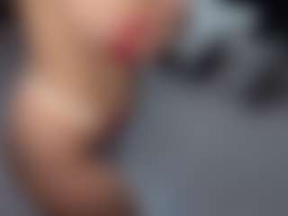 Live cam show with NidaWeser - Average on Camsoda