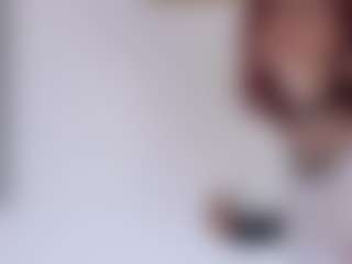 Live cam show with Cruela-Bena - Green Eyes on hotwifechat.live