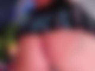 Live cam show with MiiaStonnee - Ass Clapping on CamClone