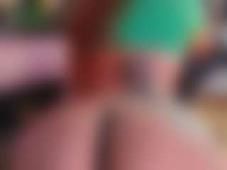 Live cam show with MiiaStonnee - Cute on xplaylive.com