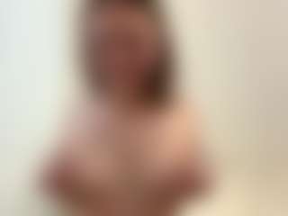 Live cam show with NganReges - Thick on luckytryst.com