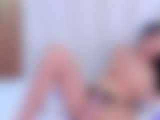 Live cam show with Ambarmml - Spank on Stripli.com