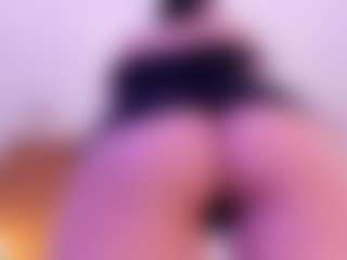 Live cam show with Ambarmml - Control on StripNow