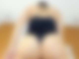 Live cam show with Ambarmml - Foot Fetish Athletic on AdultVida.com