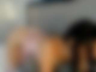 Live cam show with Ambarmml - Athletic on CamClone