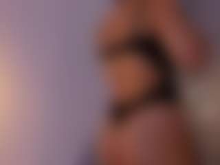 Live cam show with Ambarmml - Control on StripNow