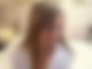 Live cam show with Alberta - Brown Hair Petite on Camsoda