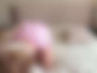 Live cam show with Alberta - Petite Teen (18+) on Fit Hotties