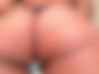 Live cam show with Kinsleybrown - Twerking on Dare Cams