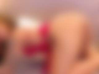 Live cam show with Kinsleybrown - Curly Hair on xDating