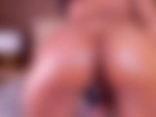 Live cam show with Kinsleybrown - Nipple Piercings on Dare Cams