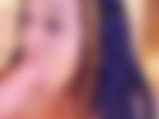 Live cam show with Kinsleybrown - Nipple Piercings on Gym Cam Girls