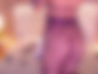 Live cam show with Kinsleybrown - Nipple Piercings on Milfs Live