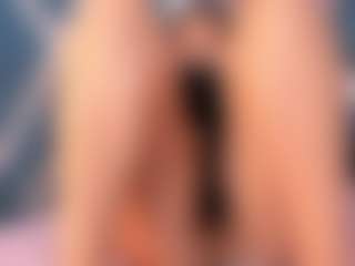 Live cam show with Sky Saenz - Blonde Hair on Hubzter Live