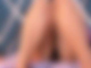 Live cam show with Sky Saenz - Blonde Hair on 1on1-livenow