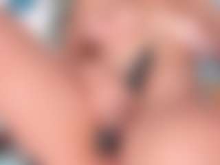 Live cam show with Sky Saenz - Blonde Hair Fetish on AdultVida.com