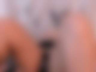 Live cam show with Sky Saenz - Cute on StripNow