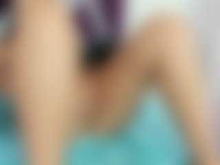 Live cam show with Sky Saenz - Blonde Hair Curvy on CamClone