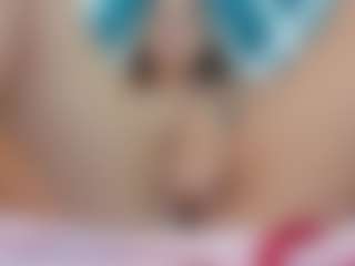 Live cam show with Sky Saenz - Blonde Hair on Fling VIP Chat