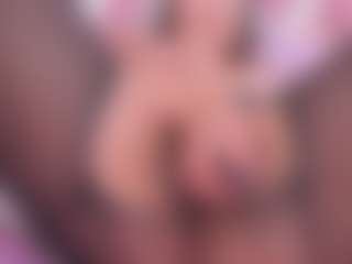 Live cam show with Sky Saenz - Blonde Hair Amateur on Milfs Live