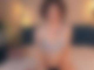 Live cam show with SunDeane - Roll on Camsoda
